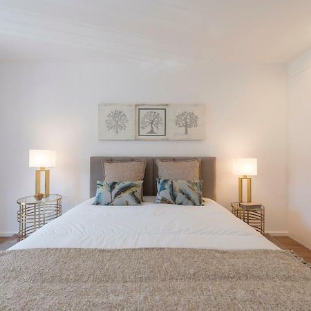 Lovelystay - Downtown Balcony Apartment With Free Parking Porto Ngoại thất bức ảnh