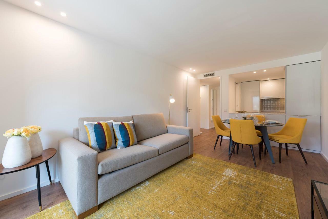 Lovelystay - Downtown Balcony Apartment With Free Parking Porto Ngoại thất bức ảnh