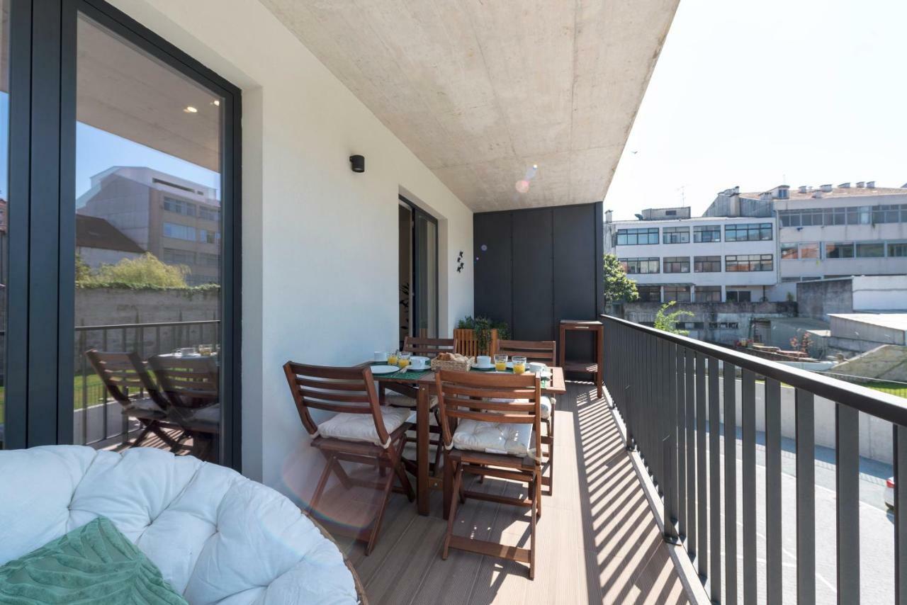 Lovelystay - Downtown Balcony Apartment With Free Parking Porto Ngoại thất bức ảnh