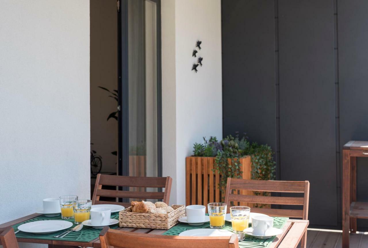 Lovelystay - Downtown Balcony Apartment With Free Parking Porto Ngoại thất bức ảnh