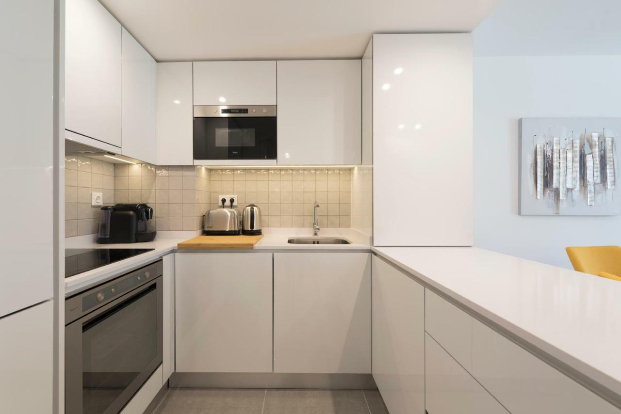 Lovelystay - Downtown Balcony Apartment With Free Parking Porto Ngoại thất bức ảnh