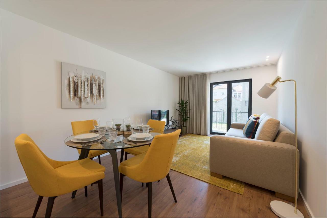 Lovelystay - Downtown Balcony Apartment With Free Parking Porto Ngoại thất bức ảnh