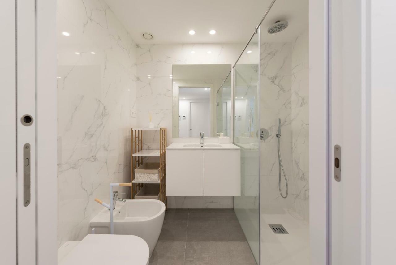 Lovelystay - Downtown Balcony Apartment With Free Parking Porto Ngoại thất bức ảnh