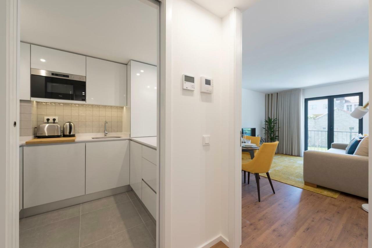 Lovelystay - Downtown Balcony Apartment With Free Parking Porto Ngoại thất bức ảnh