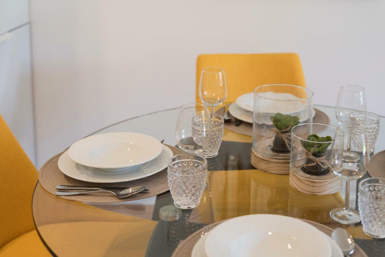 Lovelystay - Downtown Balcony Apartment With Free Parking Porto Ngoại thất bức ảnh
